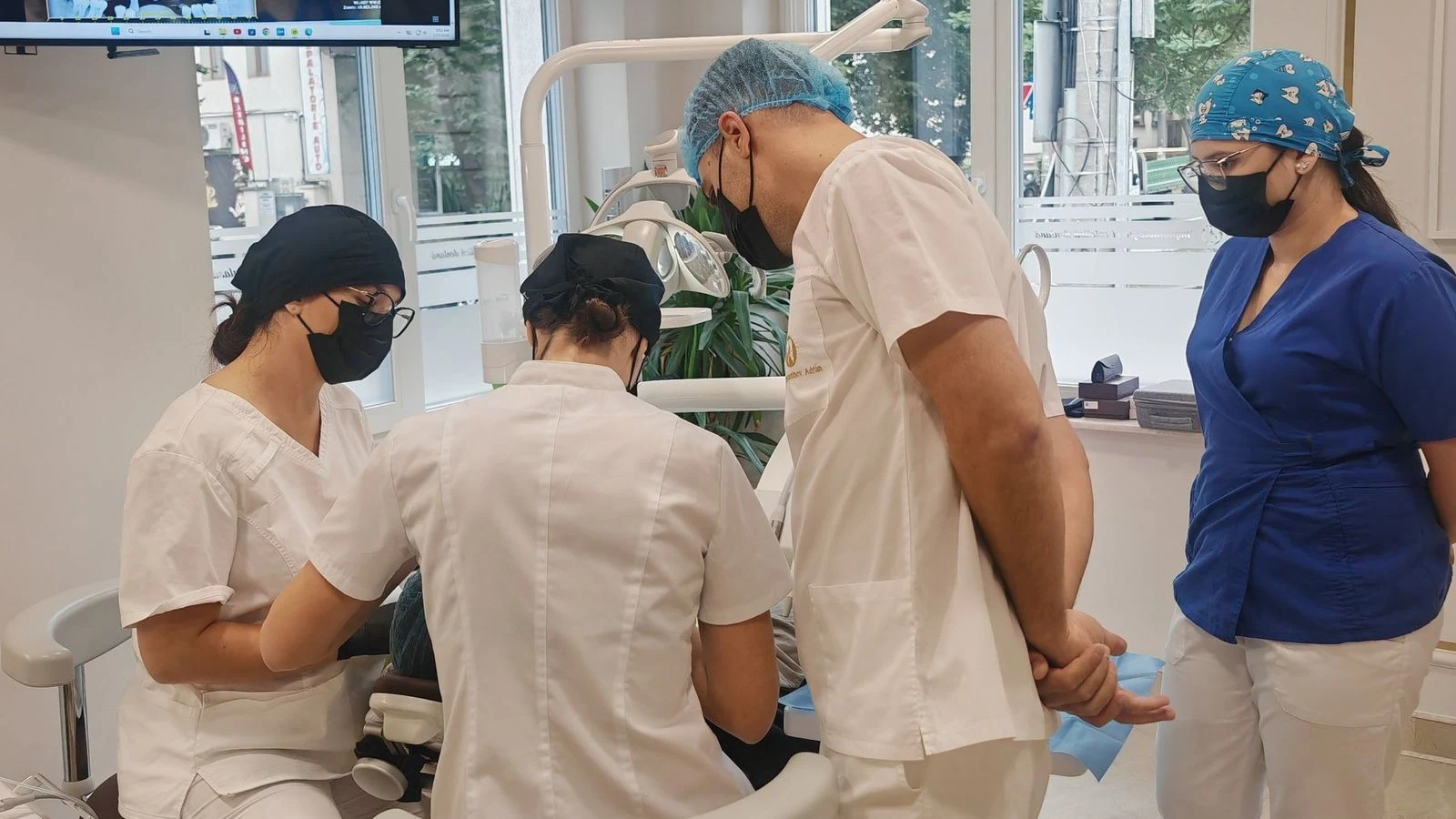servicii-dintr-o-clinica-stomatologica-din-cluj-napoca-cum-sunt-coordonate-la-dental-chic1